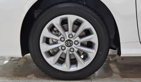 豐田卡羅拉輪轂尺寸參數 卡羅拉輪轂尺寸為15英寸