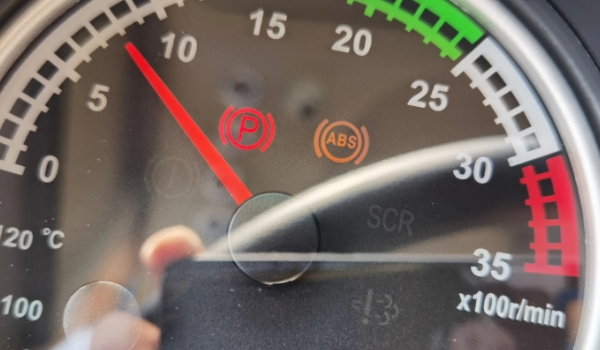 abs燈亮了是什么原因 abs是什么意思（防抱死剎車系統）