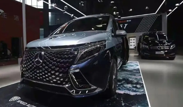 傲旋和奔馳什么關系 是奔馳輕型商務車的合作伙伴