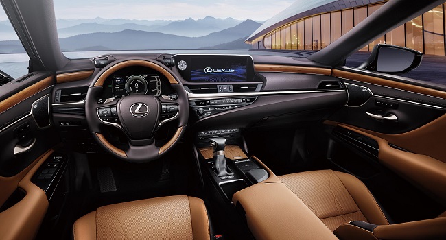 雷克薩斯ES怎么樣，見到車腳都提不動了