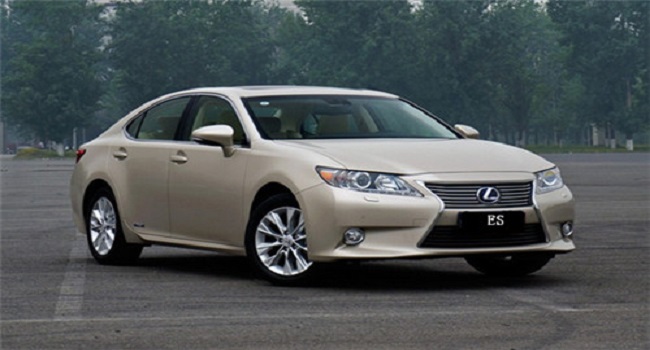 雷克薩斯ES怎么樣，見到車腳都提不動了