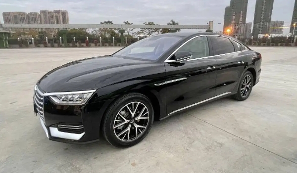 比亞迪漢和比亞迪e9哪個好，比亞迪漢配置更豪華（同價位下）