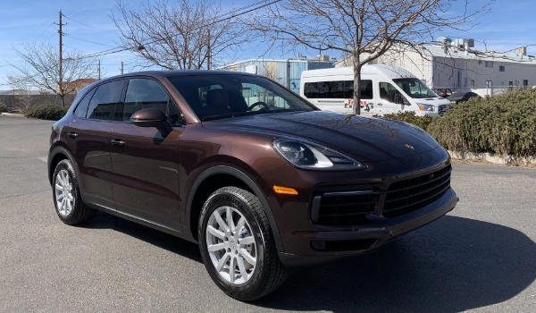 保時捷卡宴混動好還是油的好，追求動力當然是油的刺激