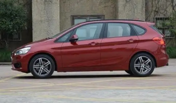 寶馬218i旅行車二手車價格,市場成交價12萬起