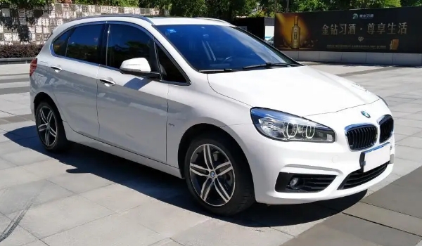 寶馬218i旅行車二手車價格,市場成交價12萬起