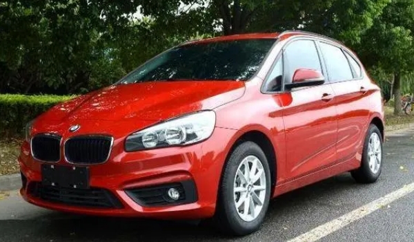 進口寶馬2系多功能旅行車怎么樣，兩廂車空間寬敞舒適