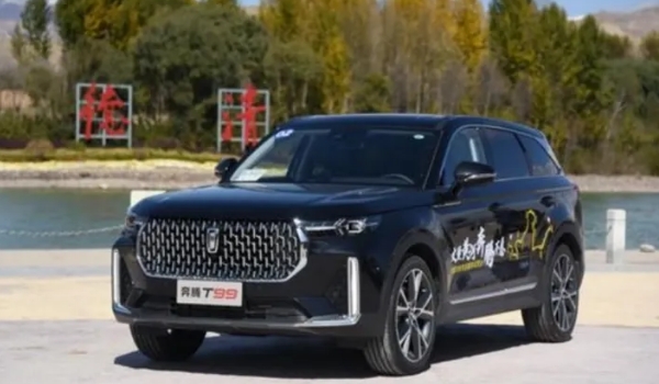 2022奔騰t99車主真實口碑,車身霸氣內飾高端