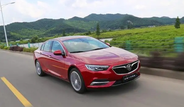 別克君威怎么樣值得買嗎,車身尺寸同級較大(兩款動力充足)