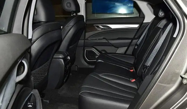 吉利博瑞口碑評價怎么樣，科技配置高級豐富（油耗實測較低）