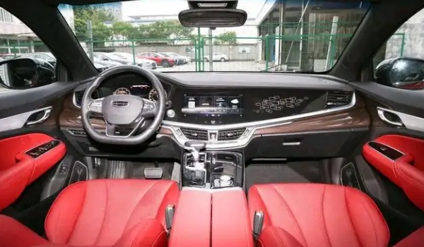 吉利博瑞口碑評價怎么樣，科技配置高級豐富（油耗實測較低）