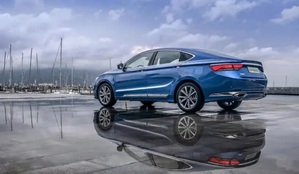 吉利博瑞油耗多少,實測油耗最低7L(搭載1.8T發動機)