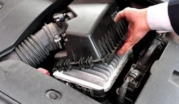 空氣濾芯和空調濾芯的區別 保護對象不同(放置位置不同)