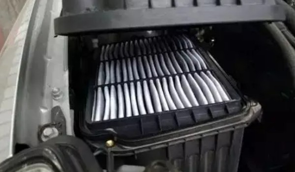 空氣濾芯和空調濾芯的區別 保護對象不同(放置位置不同)