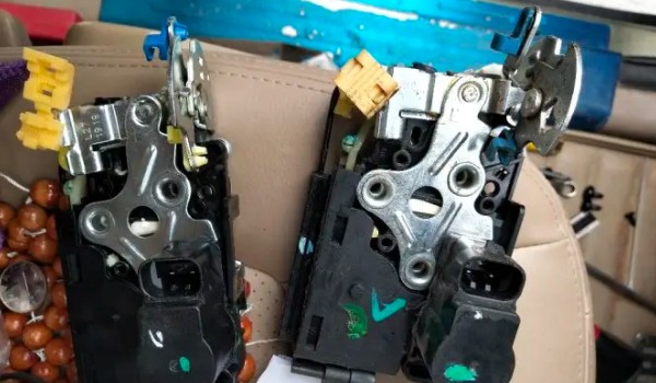 寶駿730門鎖失靈連跳鎖 中控電機馬達故障(更換鎖體即可)