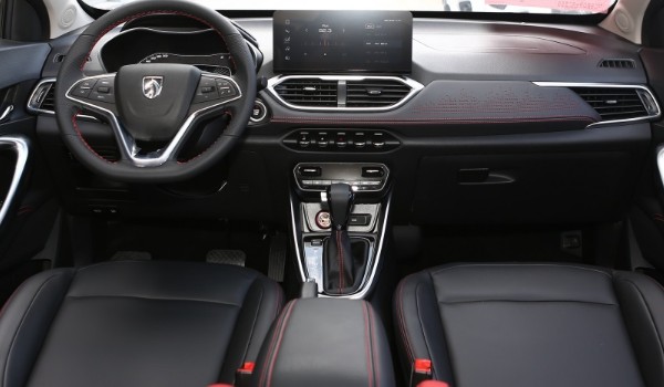 寶駿510怎么樣 百公里油耗實測7.9L(搭載1.5L發動機)