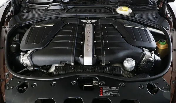 開賓利歐陸的都什么人，富豪很少親自上手開（有網紅和司機兩類）