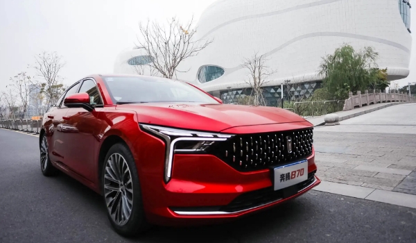 奔騰b70是進口發動機嗎，一汽集團自主研發（動力吊錘同價位日系車）