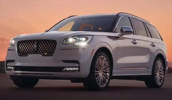 林肯飛行家參數及配置如何 車身長達5米(搭載3.0T六缸發動機)