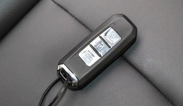 寶駿510鑰匙沒電了怎么打火啟動,將鑰匙貼在一鍵啟動按鈕上最快捷