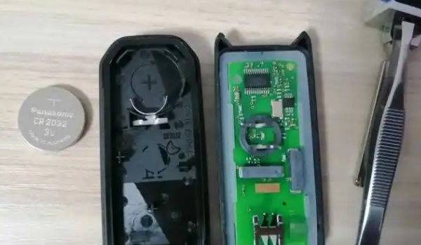 寶駿510鑰匙沒電了怎么打火啟動,將鑰匙貼在一鍵啟動按鈕上最快捷