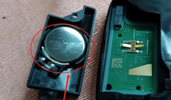 寶駿510鑰匙沒電了怎么打火啟動,將鑰匙貼在一鍵啟動按鈕上最快捷