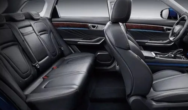 奔騰t99怎么樣值得購買嗎，同價位2.0T動力看誰都是弟弟（實測空間充裕）