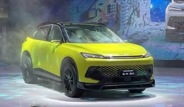 北京汽車魔方最新消息 新車售價10萬一臺(搭載1.5T發動機)