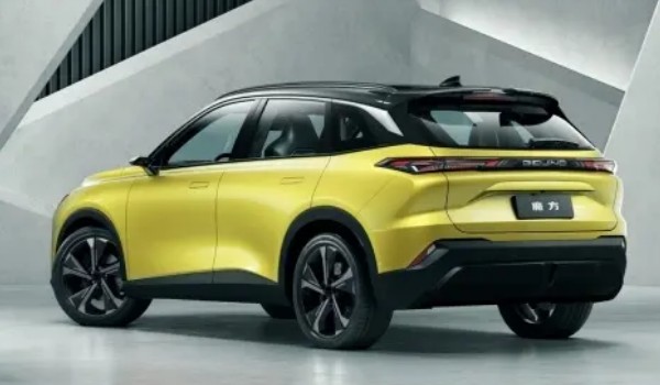 北京汽車魔方最新消息 新車售價10萬一臺(搭載1.5T發動機)