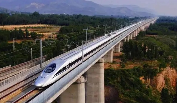 動車和高鐵有什么區別,有四個明顯的區別(車次/速度/鐵軌/行駛要求)