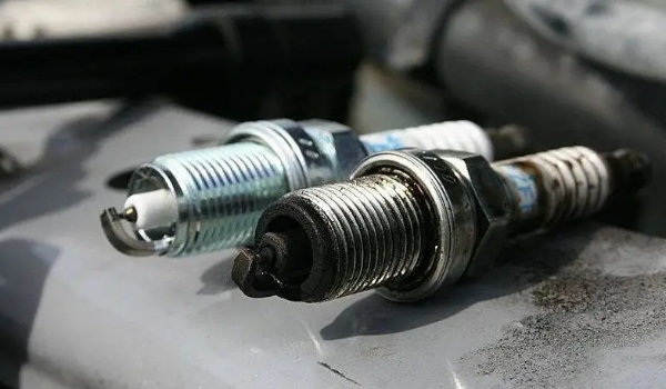 火花塞多久換一次?不同材質火花塞更換周期不同（大概在2-10公里）