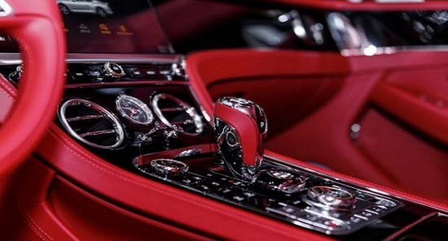 賓利歐陸底盤(pán)升降按鈕咋用，賓利歐陸GT奢華木質(zhì)內(nèi)飾誘惑大