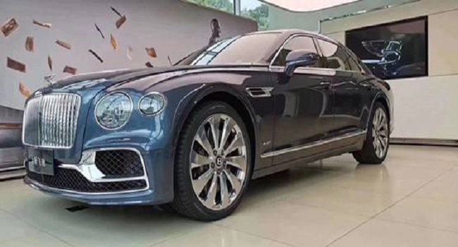 賓利飛馳w12報(bào)價(jià),價(jià)格與車型豪氣相當(dāng)