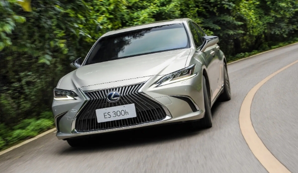 雷克薩斯es300h新款價格，在售2021款報價37萬起