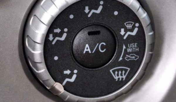 ac是什么意思車上的，車載空調的制冷開關