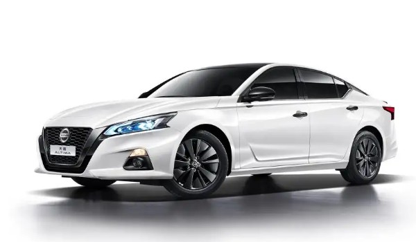 日產天籟發動機是進口的嗎 不是進口(日本和臺灣合資打造)