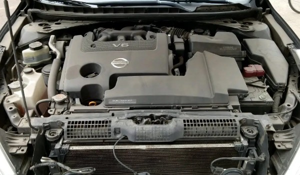 日產天籟發動機是進口的嗎 不是進口(日本和臺灣合資打造)