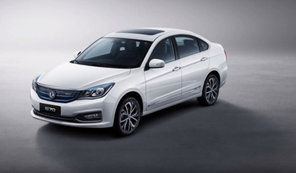 東風(fēng)e70電動汽車報(bào)價(jià) 東風(fēng)e70新車僅售13.88萬（續(xù)航能力好）
