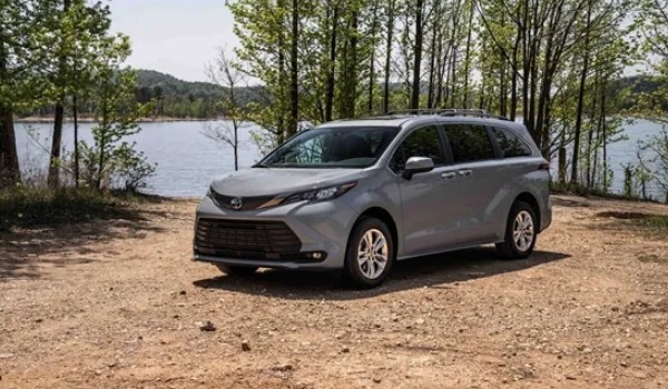 豐田塞納是進口還是國產 是進口車型(定位中大型mpv)