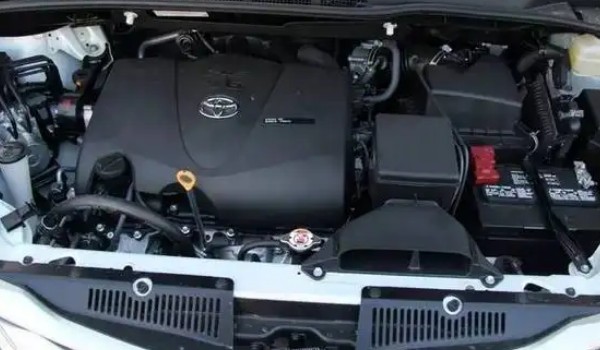 豐田塞納是進口還是國產 是進口車型(定位中大型mpv)