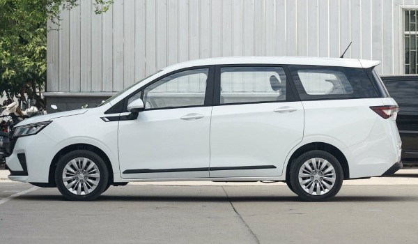 七座商務車10萬以內 五菱佳辰售價6萬(搭載1.5T發動機)