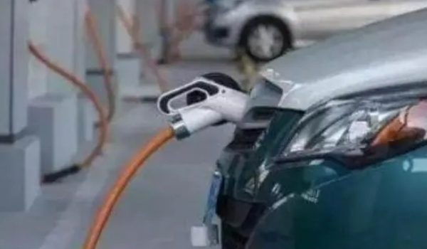 插電混動好還是油電混動好，插電混動油耗更低（油電混動更便利）