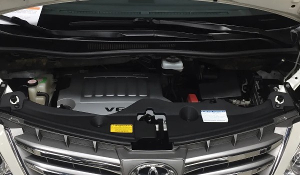 豐田埃爾法頂配配置及圖片 車身長達4.9米(搭載2.5L發動機)