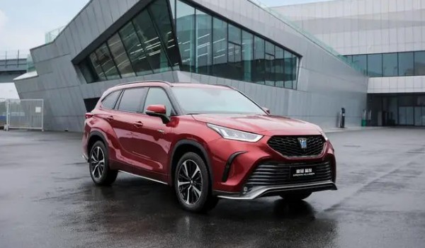 豐田皇冠陸放2022款報(bào)價及圖片 新款售價27萬一臺(沒有2022款車型)