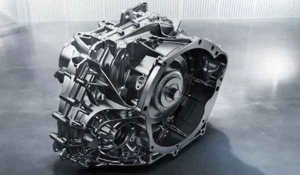 豐田皇冠陸放是什么變速箱 E-CVT變速箱(每6萬公里保養一次)