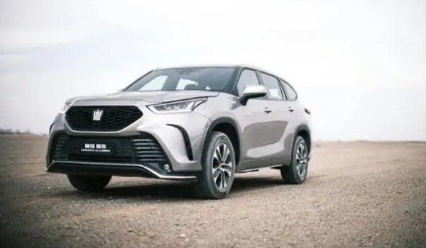 豐田皇冠陸放的發動機是進口的嗎 不是進口發動機(由一汽豐田生產)