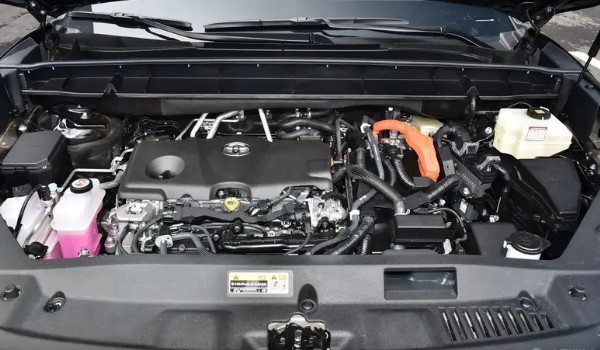 豐田皇冠陸放的發動機是進口的嗎 不是進口發動機(由一汽豐田生產)