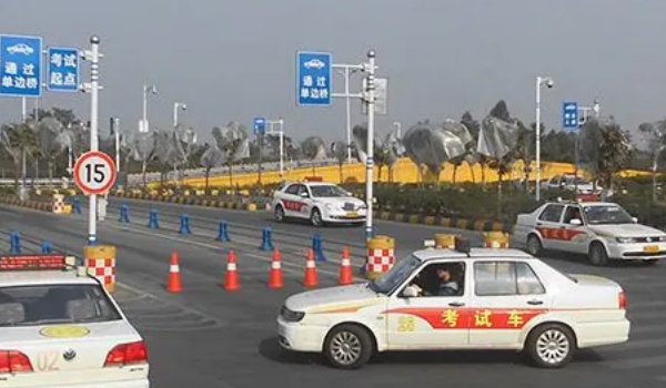 科二考試流程細節和要求，流程共六項（內附項目扣分表）