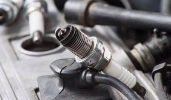 火花塞會影響動力和油耗嗎 對動力和油耗有影響（需定期進行更換）