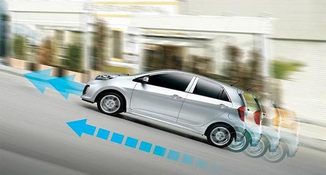 自動駐車功能怎么操作才是正確使用，避免溜車的危險和尷尬