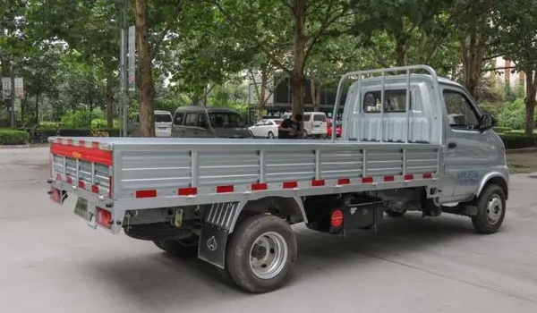 長安神騏t20加長版價格 廠商指導價格5.95萬元(1.5/1.6L發(fā)動機 油耗低)